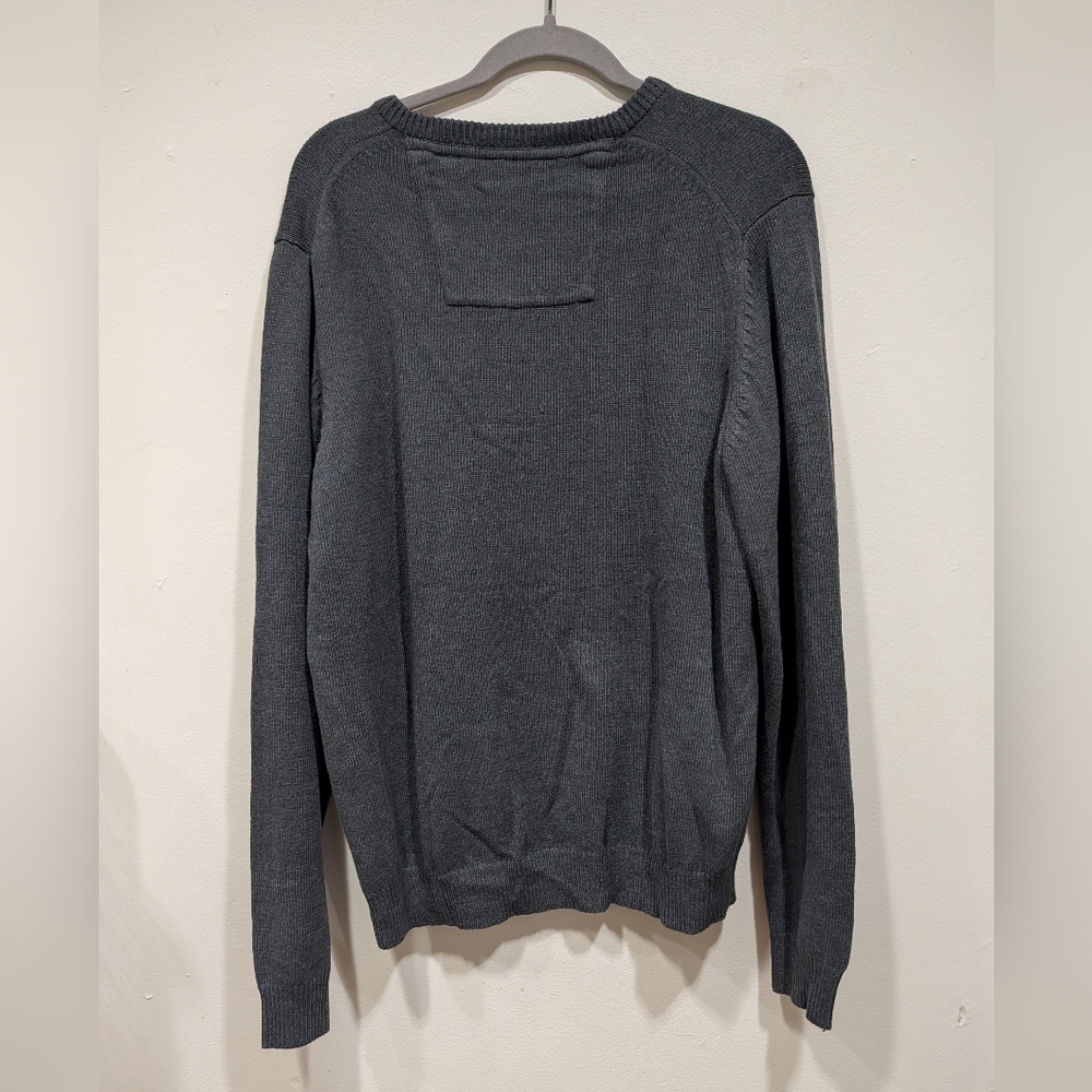IZOD Men's Gray V-Neck Sweater - Picture 2 of 8